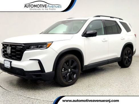 Used 2025 Honda Pilot Black Edition image 1