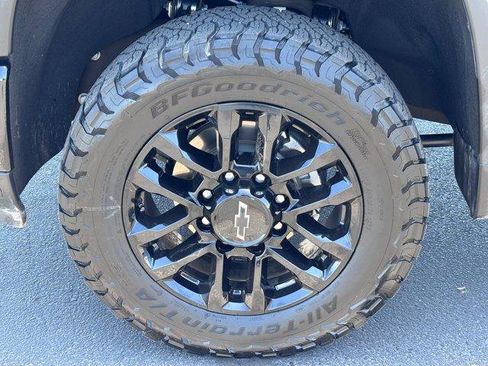 Used 2025 Chevrolet Silverado 2500 LT w/ Trail Boss Package AWD/4WD image 10