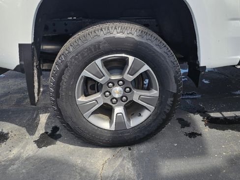 Used 2017 Chevrolet Colorado Z71 AWD/4WD image 9