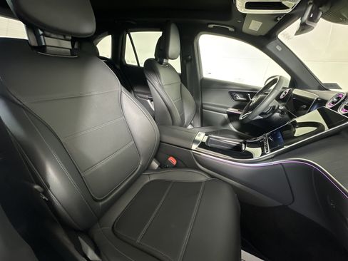 Used 2025 Mercedes-Benz GLC 300 4MATIC image 24