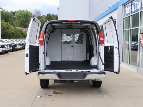 New 2025 GMC Savana 2500 w/ Enhanced Convenience Package RWD image 21