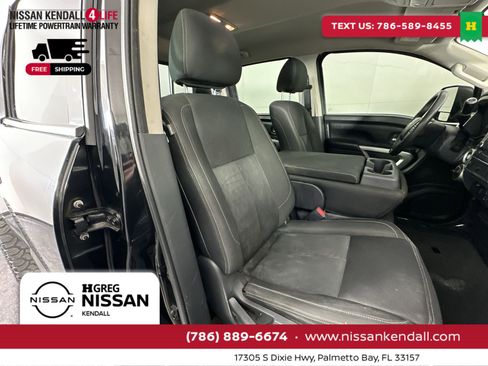 Used 2017 Nissan Titan SV image 30