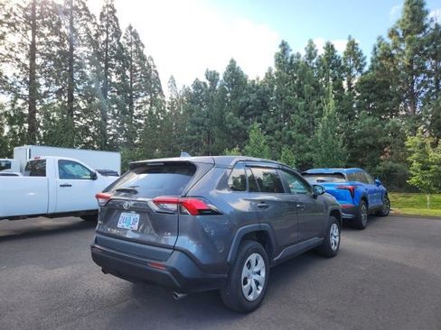 Used 2022 Toyota RAV4 LE AWD/4WD image 2