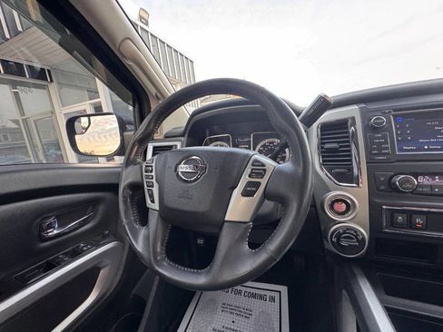 Used 2017 Nissan Titan PRO-4X image 19