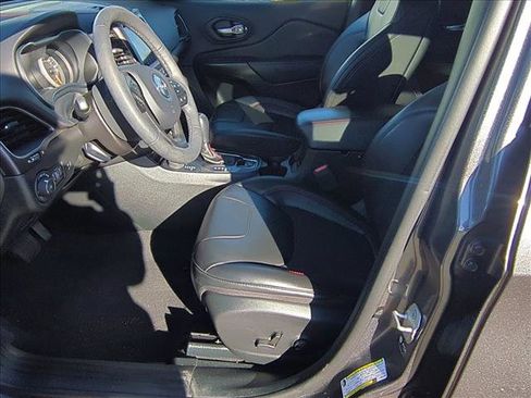 Used 2022 Jeep Cherokee Trailhawk w/ Technology Group B image 15