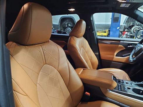 Used 2022 Toyota Highlander Platinum image 28