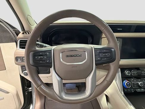 Used 2023 GMC Yukon XL Denali AWD/4WD image 10