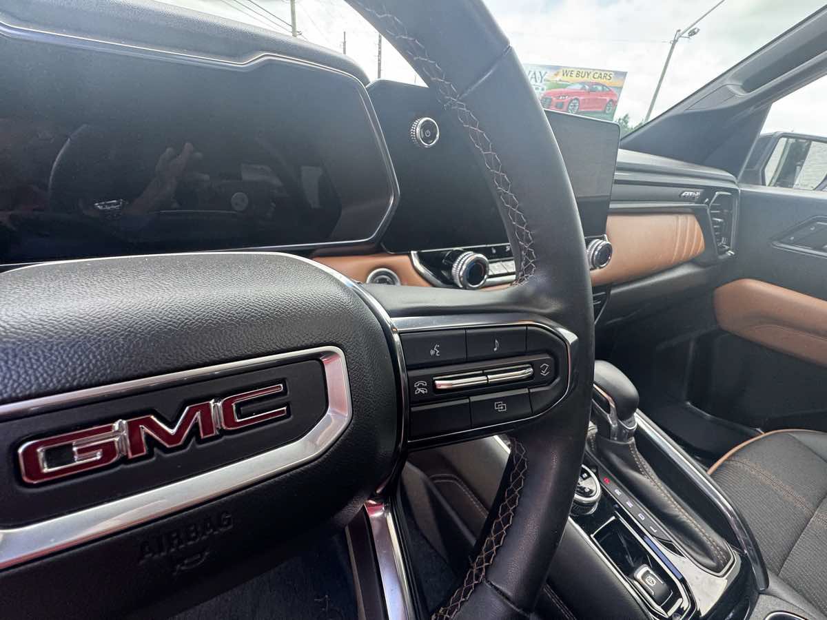 Used 2024 GMC Canyon AT4 w/ Technology Package AWD/4WD image 18