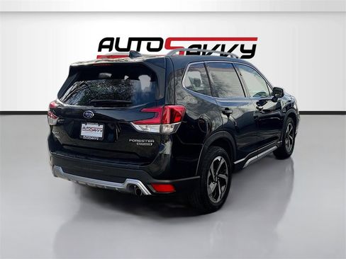 Used 2024 Subaru Forester Touring w/ Pop Package 2 image 7