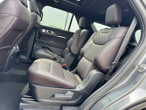 Certified 2025 Ford Explorer Platinum w/ LUX Leather Package AWD/4WD image 9