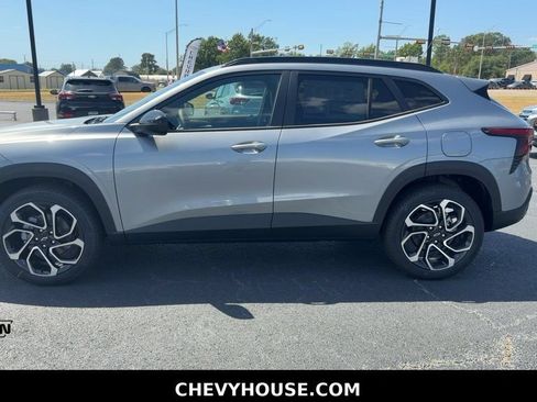 New 2026 Chevrolet Trax RS w/ Driver Confidence Package FWD image 5