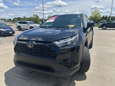 Used 2025 Toyota RAV4 XLE AWD/4WD image 3