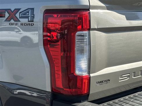 Used 2017 Ford F250 Lariat w/ Chrome Package image 13