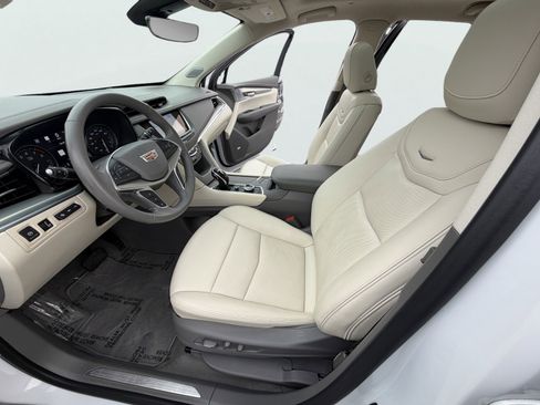 Used 2023 Cadillac XT5 Premium Luxury w/ Technology Package AWD/4WD image 8