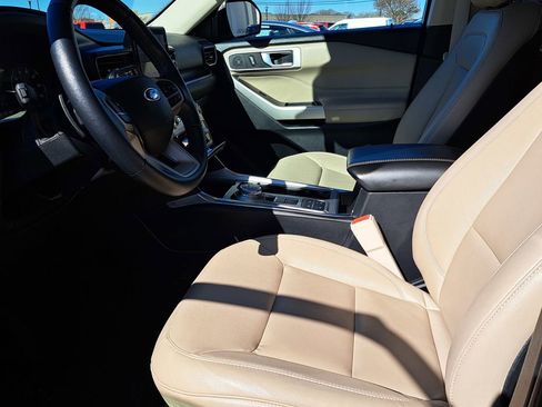 Used 2020 Ford Explorer XLT w/ Equipment Group 202A image 12