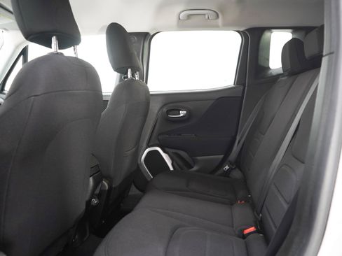Used 2018 Jeep Renegade Latitude w/ Cold Weather Group AWD/4WD image 19