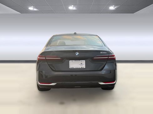 Used 2026 BMW 530i w/ Premium Package RWD image 9