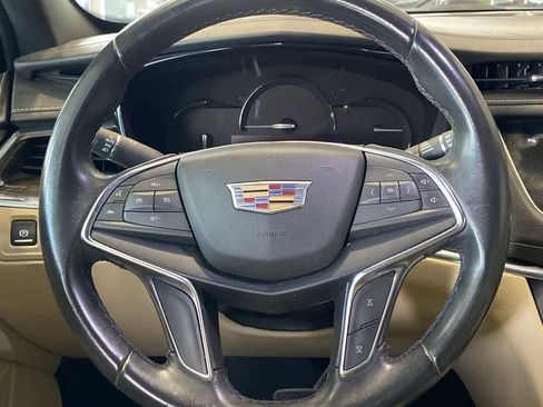 Used 2018 Cadillac XT5 AWD image 17