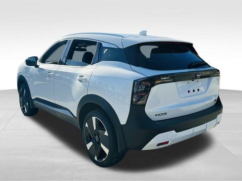 New 2026 Nissan Kicks SR image 5
