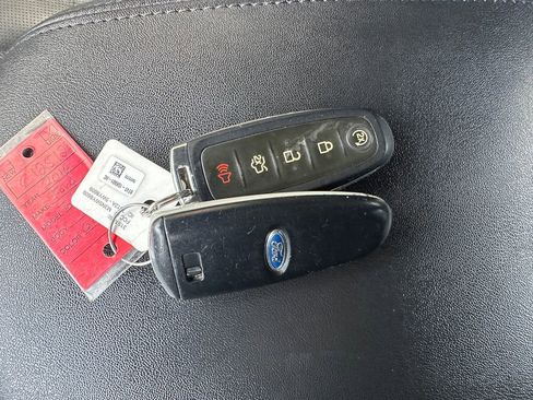 Used 2016 Ford Taurus Limited w/ Equipment Group 301A image 9