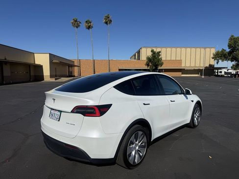 Used 2021 Tesla Model Y Long Range AWD/4WD image 7