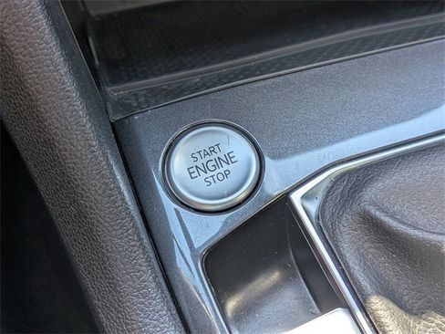 Used 2024 Volkswagen Tiguan SE R-Line image 30