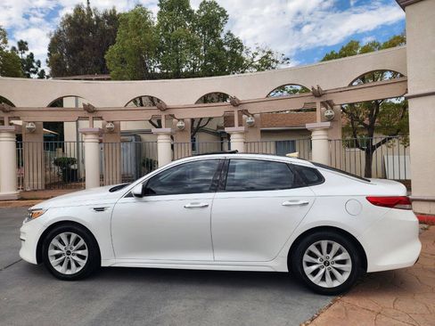Used 2017 Kia Optima EX w/ Premium Package FWD image 7
