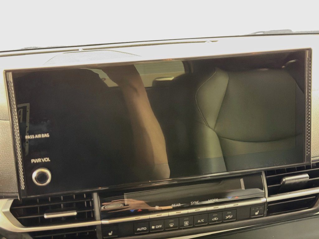 Used 2025 Toyota Sienna XLE FWD image 16