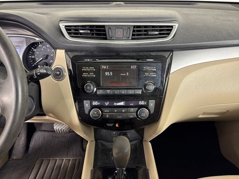 Used 2016 Nissan Rogue SV FWD image 28