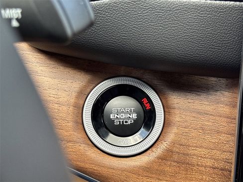 New 2025 Jeep Grand Cherokee L Summit image 15