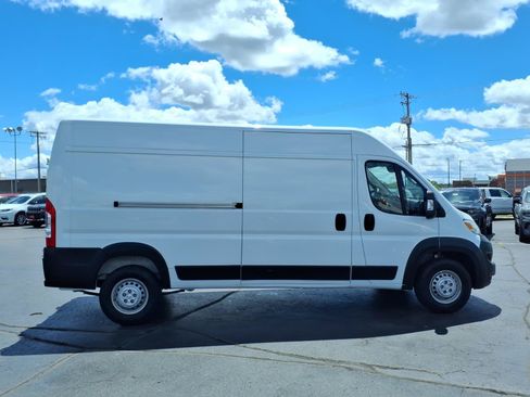 Used 2025 RAM ProMaster 2500 w/ Convenience Group FWD image 2