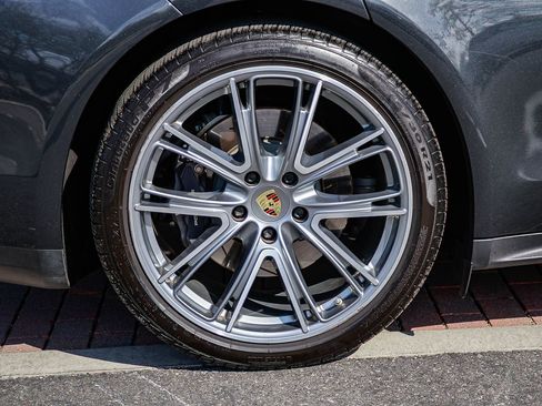 Used 2018 Porsche Panamera 4 image 8