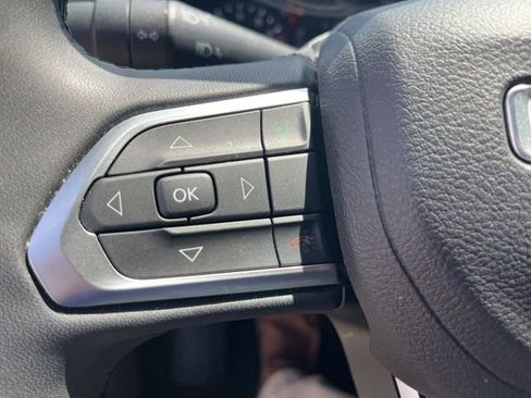 Used 2024 Jeep Compass Latitude image 16