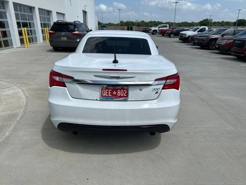 Used 2012 Chrysler 200 S FWD image 4