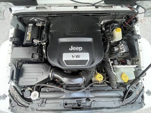 Used 2014 Jeep Wrangler Sahara w/ Connectivity Group AWD/4WD image 31