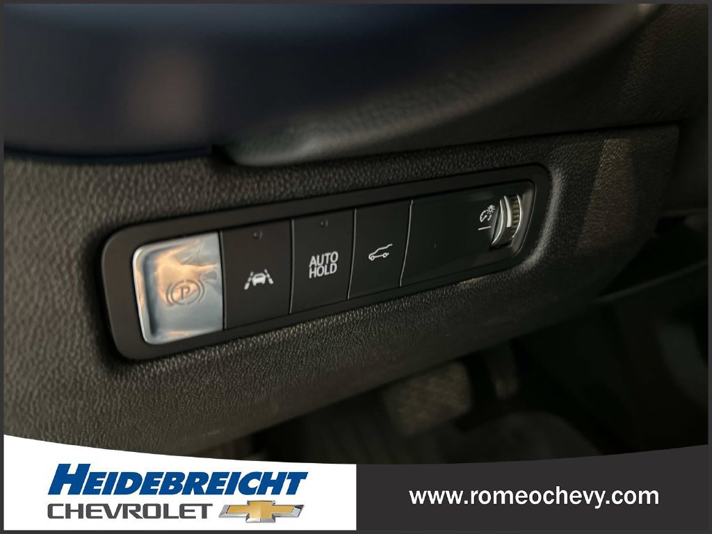 Used 2024 Chevrolet Equinox EV LT FWD image 30