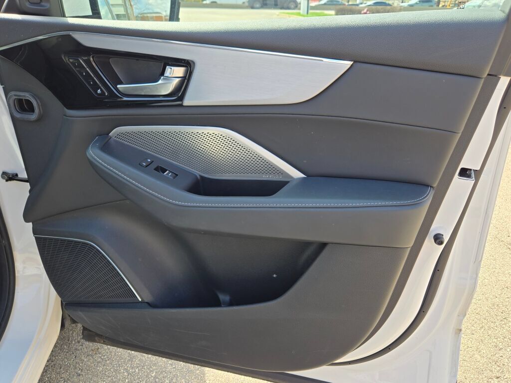 Used 2023 Acura MDX w/ Technology Package AWD/4WD image 10