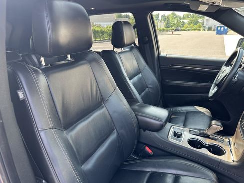 Used 2017 Jeep Grand Cherokee Limited AWD/4WD image 19