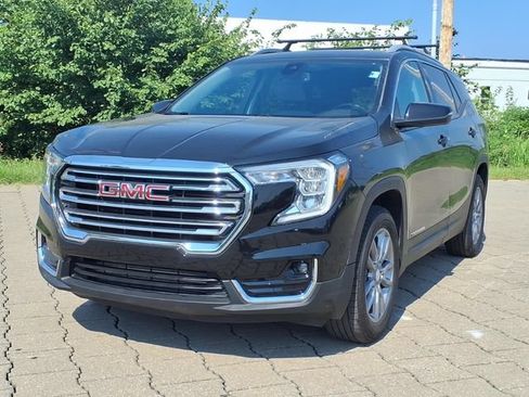 Used 2024 GMC Terrain SLT w/ Infotainment Package II AWD/4WD image 2