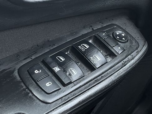 Used 2014 Jeep Cherokee Latitude w/ Comfort/Convenience Group image 17