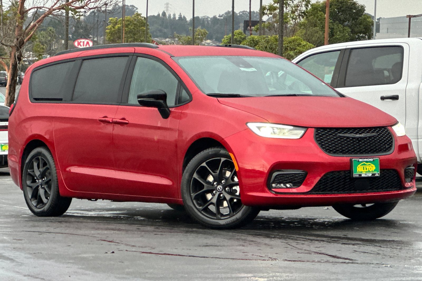 New 2026 Chrysler Pacifica Select w/ S Appearance Package FWD image 2