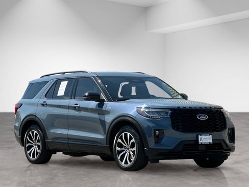 Used 2025 Ford Explorer ST-Line w/ Premium Package RWD image 8