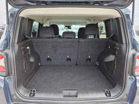 Certified 2023 Jeep Renegade Latitude image 24