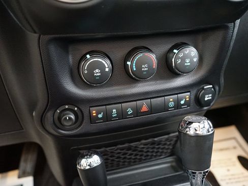 Used 2014 Jeep Wrangler Unlimited Sahara w/ Dual Top Group AWD/4WD image 34