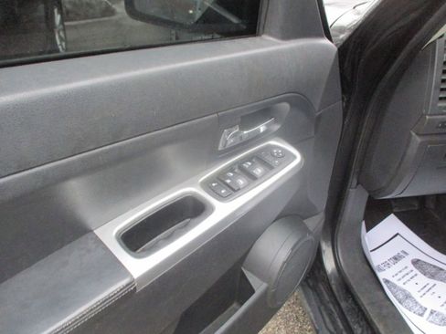 Used 2010 Jeep Liberty Limited image 11