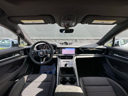 Certified 2025 Porsche Panamera 4 E-Hybrid AWD/4WD image 32