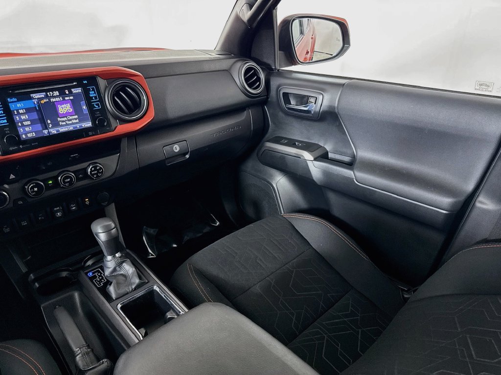 Used 2018 Toyota Tacoma TRD Sport w/ Technology Package AWD/4WD image 24
