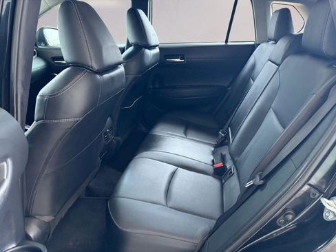 Used 2022 Toyota Corolla Cross XLE image 13