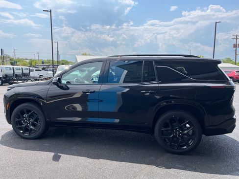 New 2026 Chevrolet Traverse RS w/ LPO, Floor Liner Package AWD/4WD image 9