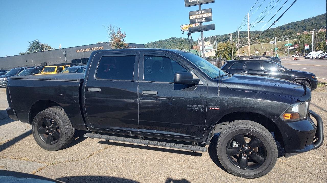 Used 2016 RAM 1500 Express w/ Black Ram 1500 Express Group AWD/4WD image 2